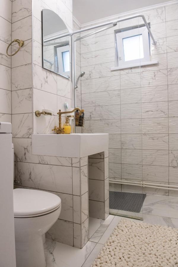 Urban Oasis Apartment เปียตราเนียมซ์ ภายนอก รูปภาพ