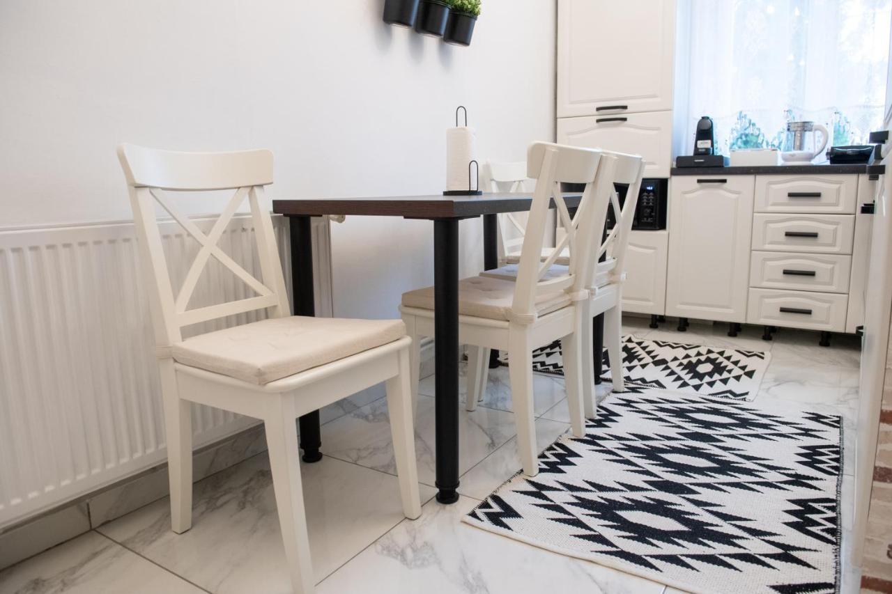 Urban Oasis Apartment เปียตราเนียมซ์ ภายนอก รูปภาพ